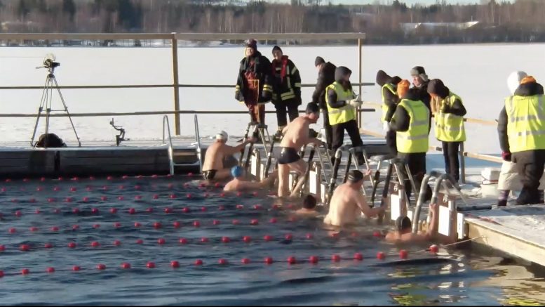 Peurungalla kisarttiin talviuinnin SM-sijoituksista. Kisat ovat katsottavissa tallenteena ResultSalo:n YouTube-kanavalla. Kuvakaappaus tallenteesta, kuvassa Timo Viinamäen lähdön maaliintulotilanne.