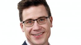 Pekka Aittakumpu on kiiminkiläinen kansanedustaja ja Keskustan ehdokas.