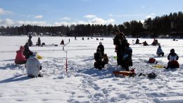 Jussilan perheen tiimi tähtäsi pilkkikisan voittoon hauskanpidon ohessa.