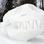 Osa veistoksen nähneistä on tunnistanut lumiveistoksen hampaat nimenomaan hallin hampaiksi.