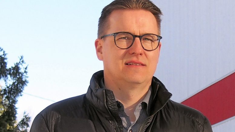 Johannes Tuomelalle äänestäminen varsinaisena vaalipäivänä on muodostunut jo perinteeksi. Hän piti tämänkertaisia eduskuntavaaleja erityisen mielenkiintoisina, koska kisa suurimpien puolueiden välillä kävi äärimmäisen tiukkana.