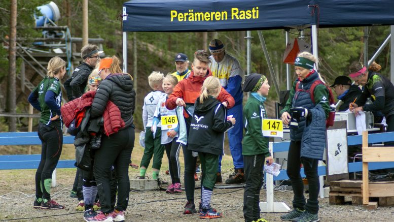 Virpiniemi täyttyi helatorstaina suunnistajista.