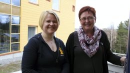 Maria-Riitta Paaso (vas.) Iistä ja Annukka Alppi Hämeenkyröstä tekevät tiivistä yhteistyötä Kestävä koulu käytännössä -hankkeessa.