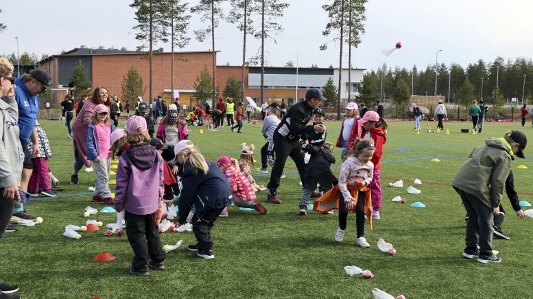 Jäälin tapahtuma tarjoili useita eri pisteitä, jossa lapset pääsivät liikkumaan monipuolisesti.