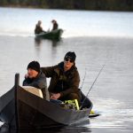 Heimo Tomperi (vas.) ja Eino Tomperi uistelivat Vuotonjärvellä 10,650 kilon saaliin. Ylikiiminki-cupissa he olivat sijalla kaksitoista 19,210 kilon yhteissaaliillaan.