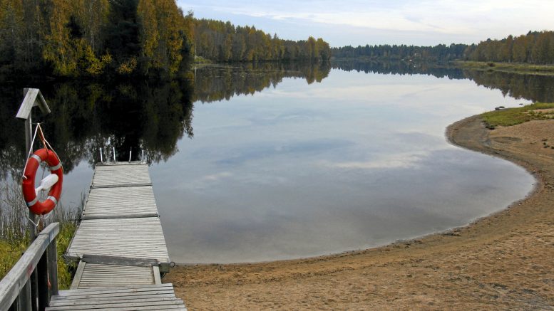 Rannat soveltuvat myös kesäurheiluun. Liikettä rantapäivään saa vaikkapa Rantakiertueen urheiluvälineitä testaamalla.