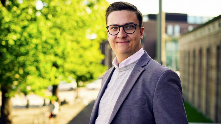Kalle Pyky aloitti työt eduskunnassa maanantaina. (Kuva: Johannes Erkkilä)