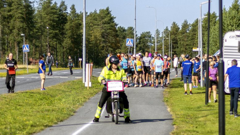 Kiiminkimaraton kokosi taas kestävyysjuoksjat Jääliin. (Kuva: Jarmo Halme)