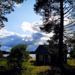 Tämä kuva on mökiltämme sateen jälkeen tänä kesänä, kun aurinko taas näkyi pilvien takaa. Kuva: Johanna Viitala, Kiiminki