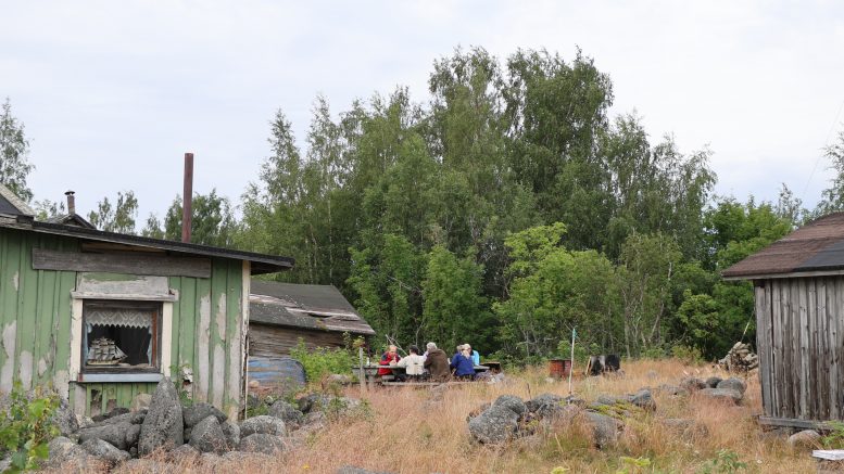 Historiallisessa ympäristössä maistui lihakeitto ja ahvenet.