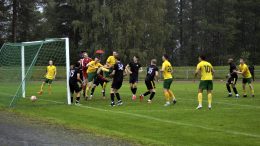 HauPan kulmatilanteesta 1-0 maalin viimeistelee maalille noussut toppari Iiro Vandell. Kuvat: Tommi Karvonen.