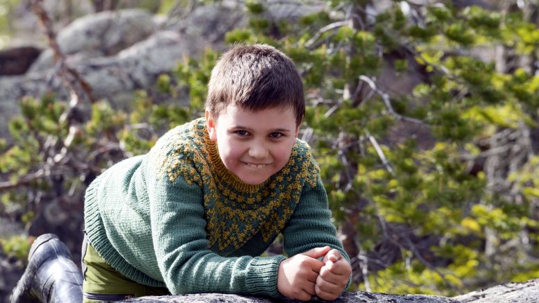 Kiviniemeläinen 9-vuotias Jonne Suutari alkoi ottaa valokuvia jo 2-vuotiaana. Tämän kuvan Jonnesta on ottanut hänen mummunsa Pirjo Jaukkuri, joka on innostanut Jonnea kuvaamaan.