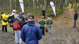 Jäälin ensimmäinen frisbeegolfrata avattiin juhlavasti avajaiskisojen merkeissä. (Kuva: Oulun frisbeeseura)