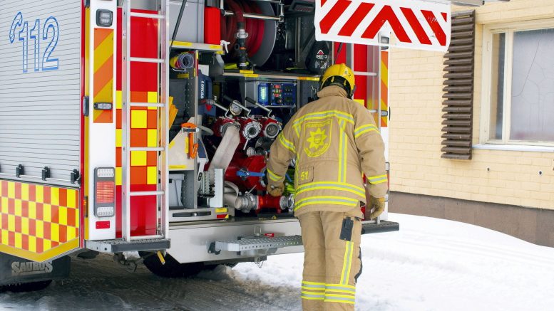 Pohjois-Pohjanmaan paloasemat ovat tällä hetkellä hankintakiellossa. Vanhalla kalustolla on pärjättävä mahdollisimman pitkään. Kuva on Haukiputaan paloaseman savusukellusharjoituksesta viime keväältä.