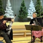 Isä ja tytär, Reijo Salo ja Merja Barck esiintyivät yhdessä. Finlandia-kappale taipui komeasti sahalla ja harmonikalla.