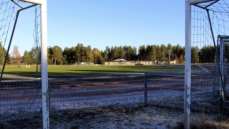 Haukiputaan keskusurheilukenttää ei kunnosteta, vaan urheilu- ja liikuntatoiminnoille rakennetaan ja kunnostetaan paikat hajautetusti kirkonkylän alueella.