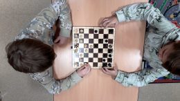 Kiviniemen koululla otellaan shakkimestaruuksista.