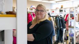 Yrittäjä Eveliina Pakanen haluaa, että Second hand shop Evenna on enemmän kuin kirpputori.