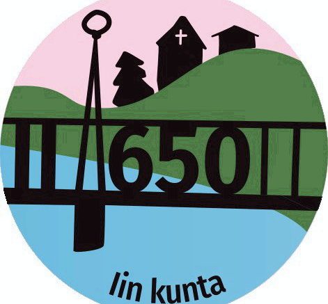 Iin juhlavuoden logossa on selkeästi esillä Iin kylän, sillat ja virrat -teema.