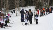 Alakylän Toivolan hiihtokilpailuissa ladut olivat kunnossa ja suksi luisti. Hiihtojen nuorin osallistuja oli Eino Kemppainen. (Kuva: Kerttu Heikkinen)