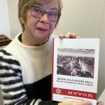 Maire Mäkelä oli aikoinaan yksi Hyvonin Tehtaan tytöistä, joita kutsutaan nyt koolle tapaamiseen 35 vuoden jälkeen. Kattavan historiikin Hyvonin vaiheista teki Haukipudas-seura v. 2015.