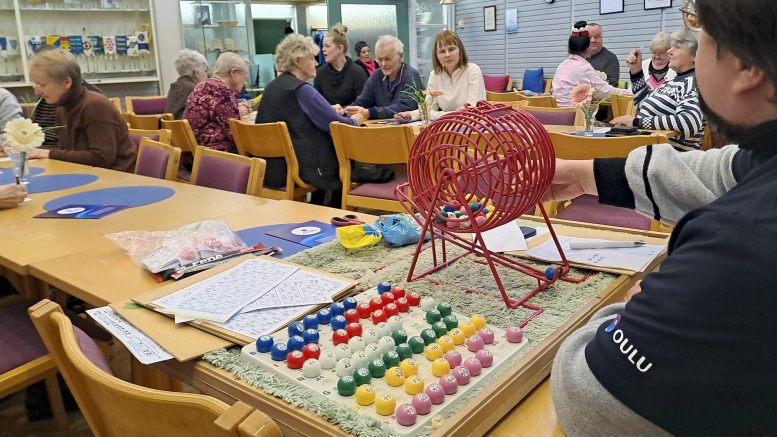 Bingo! Ylikiimingin toimintapäivän jännittävimmät hetket koettiin bingon ääressä. (Kuva: Tommi Lokka)