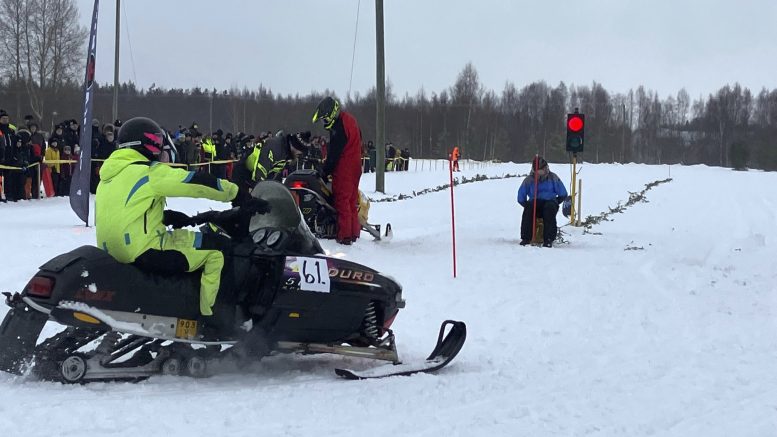 Torpanmäki on areenana Haukiputaan Moottorikelkkailijoiden järjestämässä kiihdytyskisassa lauantaina 16.3.