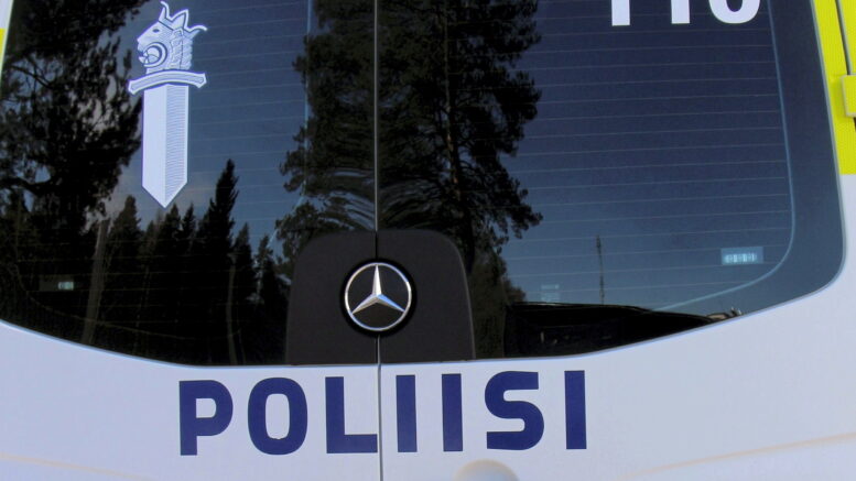 Liikuntarajoitteinen asiakas kuljetettiin poliisivankilaan poliisimaijan takatilan lattialla. Arkistokuva: Teea Tunturi