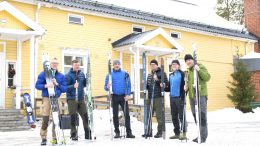 Jussi Karvinen, Jussi Nisula, Jarmo Kahala, Kim Lindholm, Jarmo Karvinen ja Timo Huttunen yöpyivät viikonloppuna Hannuksen kylätalolla. Matka jatkui yön jälkeen Yli-Iihin.