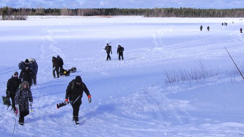 Vain harva kilpailija luovutti ennen kuin oli kilvan päättyessä pakko. Syöttiä uitettiin vedessä aivan viime hetkiin saakka ennen kuin liikehdintä kohti rantaa käynnistyi. Iltapäivää kohti sääkin selkeni, joten ilma suosi vaikka kalaa ei kaikille niin kovasti tullutkaan.