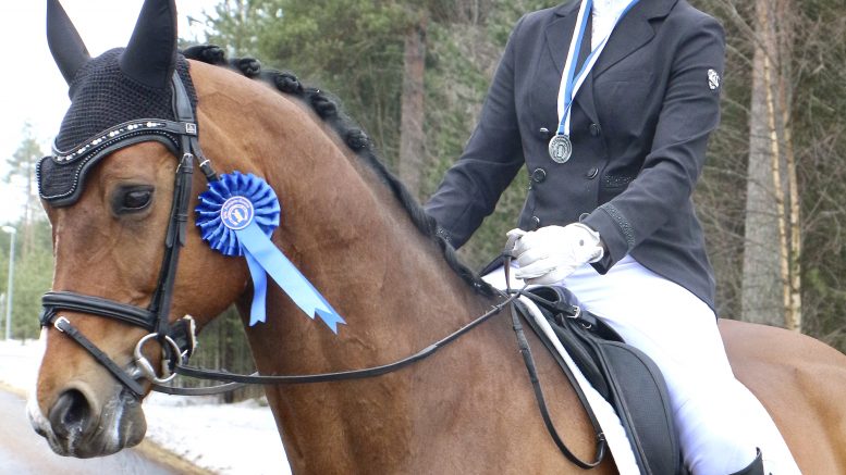 14-vuotias Pihla Tarvainen kiipesi hevosen selkään ensimmäisen kerran jo kolmen vanhana.