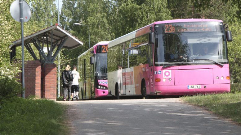 Kesäaikataulut muuttavat linjojen ja vuorojen määrää.