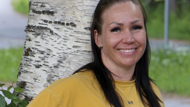 Riikka Kuokkanen on huomannut, että ihmiset kiinnittävät nykyisin paremmin huomiota jalkojen huoltoon ja hyvinvointiin niin hieronnassa kuin salillakin.