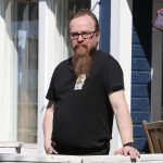 Suvirannan ravintolavastaava ja keittiömestari Teppo Tuovila nauttii paikan merellisyydestä ja kertoo ihailevansa maisemaa harva se päivä.