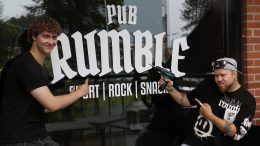 Samuel Mauronen ja Janne Väisänen odottivat kovasti Pub Rumblen avajaisviikonloppua. Kuvat: Anu Kauppila.