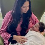 Amanda Siekkinen puolisoineen saivat esikoistyttärensä 4.5. Amandan ensimmäinen äitienpäivä koittaa vain muutama päivä lapsen syntymän jälkeen. Kuva: Perheen kotialbumi