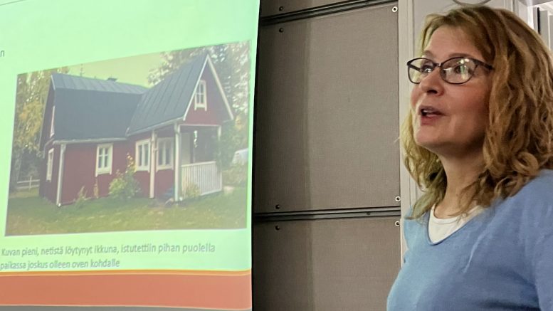Minna Mäkiniemi on kunnostanut Halosenniemessä sijaitsevan entisen työmiehen kodin kesäpaikaksi. Kuvat: Auli Haapala