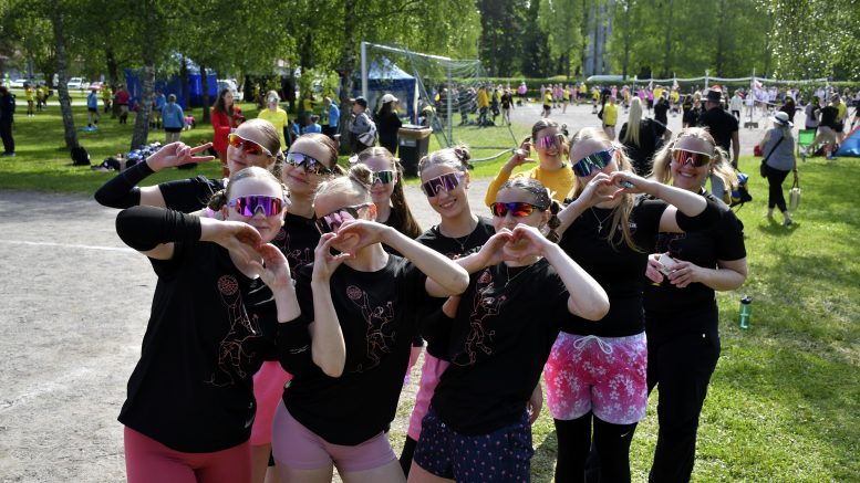 Haukiputaan Heiton Queens-joukkue pelasi B-tyttöjen tsemppisarjassa 72 joukkueen seurassa hienosti sijalle 34. Kuva: Pirjo Holappa
