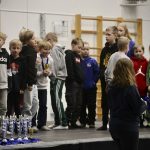 KKP:n kauden päättäjäisissä U9-joukkueen pelaajat kokoontuivat muiden joukkueiden tapaan yhteen saamaan mitalit hyvin menneestä kaudesta. Kesältä pelaajat odottivat eniten uimista ja loman viettoa kavereiden sekä perheen kanssa. Kuva: Teea Tunturi