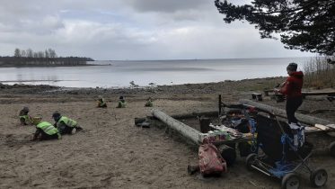 Lounasta odotellessa oli aikaa leikkiä.