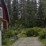 Kunnostettu Pyhälän talo edustaa Halosenniemen idyllistä vanhaa rakennuskantaa.