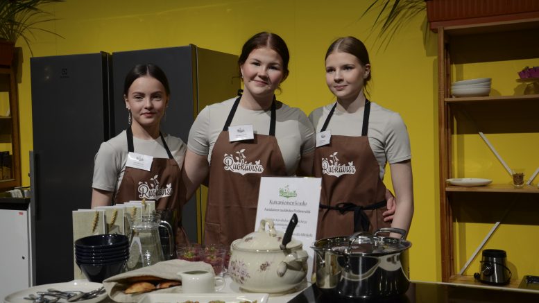 Jenni Viinamäki, Ella-Maria Karén ja Janika Pakanen kertovat Rantsikkaan kirjoittamassaan jutussa matkastaan Ruokavisan finaaliin Helsinkiin.