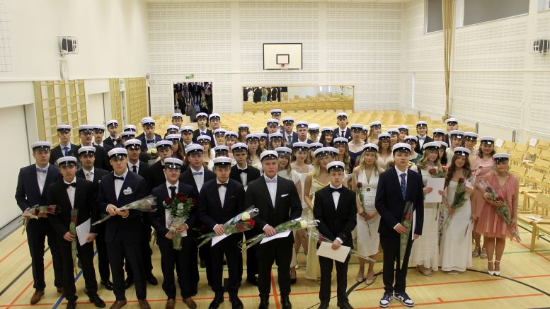 Kiimingin lukion kevään 2025 ylioppilaat. Kuvat: Joni Nalli