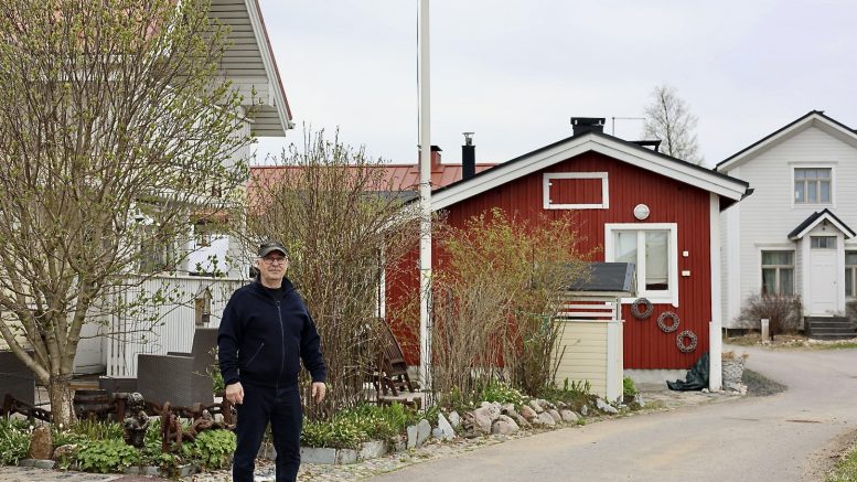 Iin Haminan Alakadulla syntynyt Pekka Parviainen pitää aluetta maailman parhaana asuinpaikkana. Alueen pitkä historia on osa sen viehätystä. Kuvat: Teea Tunturi