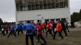 Voimistelutuokio ennen suunnistusta. Kuvat: Aulikki Alakangas
