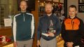 A-sarjan voittaja Jukka-Pekka Savolampi keskellä komean pystin kanssa vierellään Ville Suutari (vas.) ja Juho Kurula.