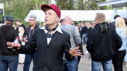 Jukka Takalo ei antanut lauantaille luvattujen sadepilvien pilata tunnelmaa ja hän uskoi vakaasti sateen vielä lauantaina väistyvän. Kuvat: Anu Kauppila.