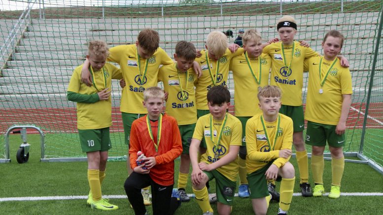 Haukiputaan Pallon P13-joukkue pelasi hienon turnauksen ja taisteli viimeiseen asti tiukassa finaalissa OLS:n joukkuetta vastaan. Ratkaisu tapahtui vasta voittomaalikisassa. Kuvat: Anu Kauppila
