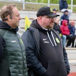 Haukiputaan Pallon puheenjohtaja Markku Kohonen ja valmennuspäällikkö Kari Puranen seurasivat tarkkaan HauPan P13-sarjan finaalia.