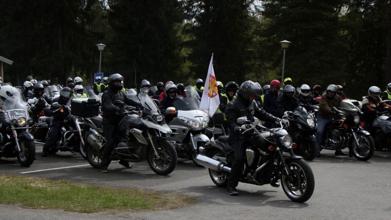 Ajokauden siunaukseen osallistui yli 200 ihmistä. Kuvat: Aada Alapuranen
